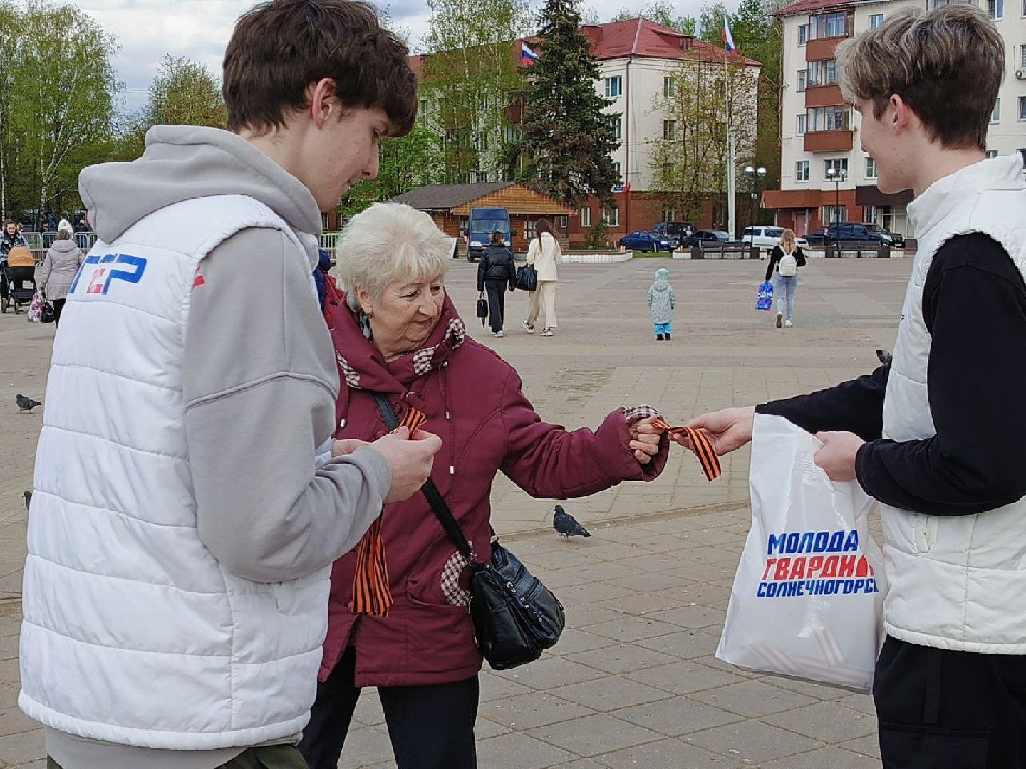Солнечногорск, георгиевская ленточка, акция, Волонтеры, Жители,
