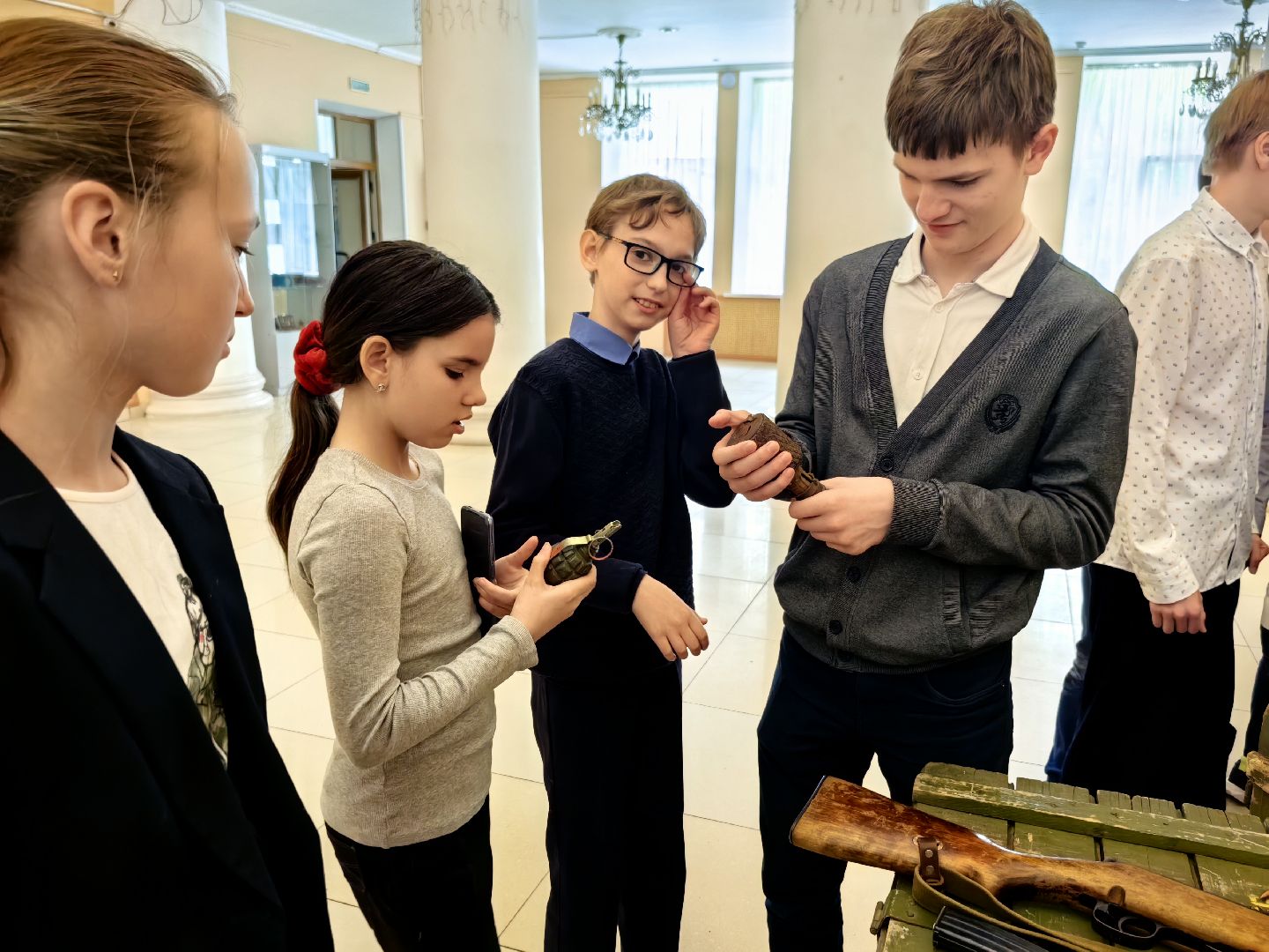 урок мужества, оружие, ВОВ, СВО, экскурсия, экскурсия для школьников,