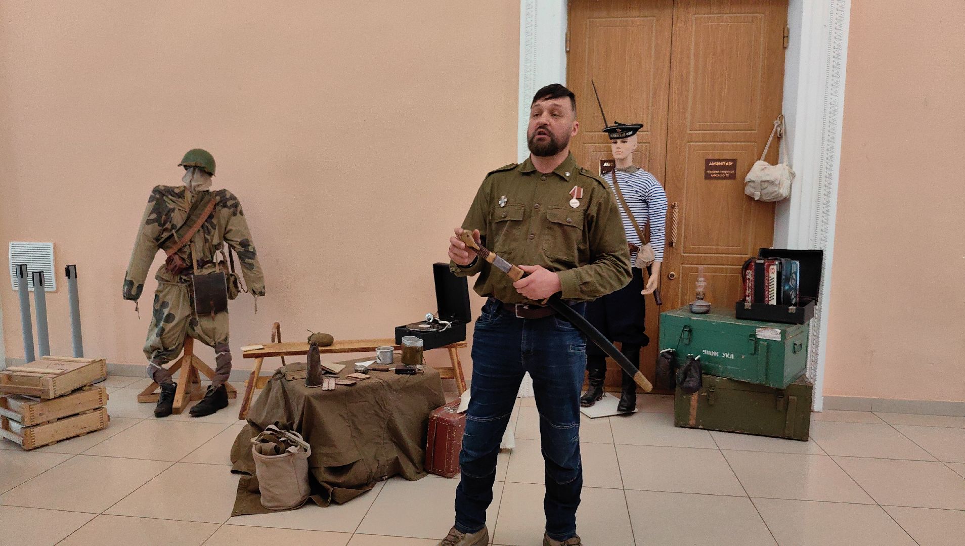 урок мужества, оружие, ВОВ, СВО, экскурсия, экскурсия для школьников,