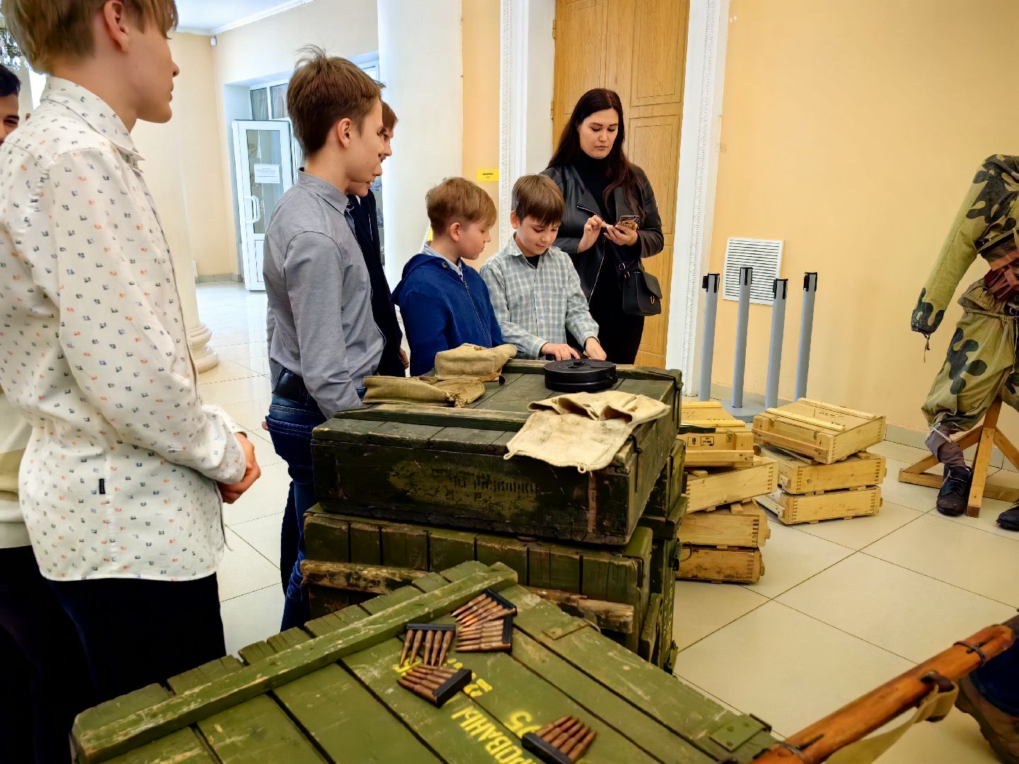 урок мужества, оружие, ВОВ, СВО, экскурсия, экскурсия для школьников,