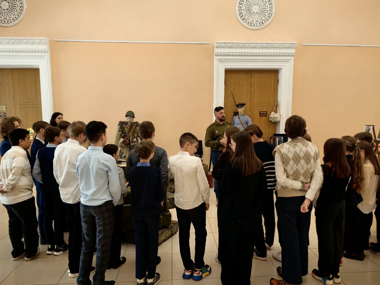 урок мужества, оружие, ВОВ, СВО, экскурсия, экскурсия для школьников,