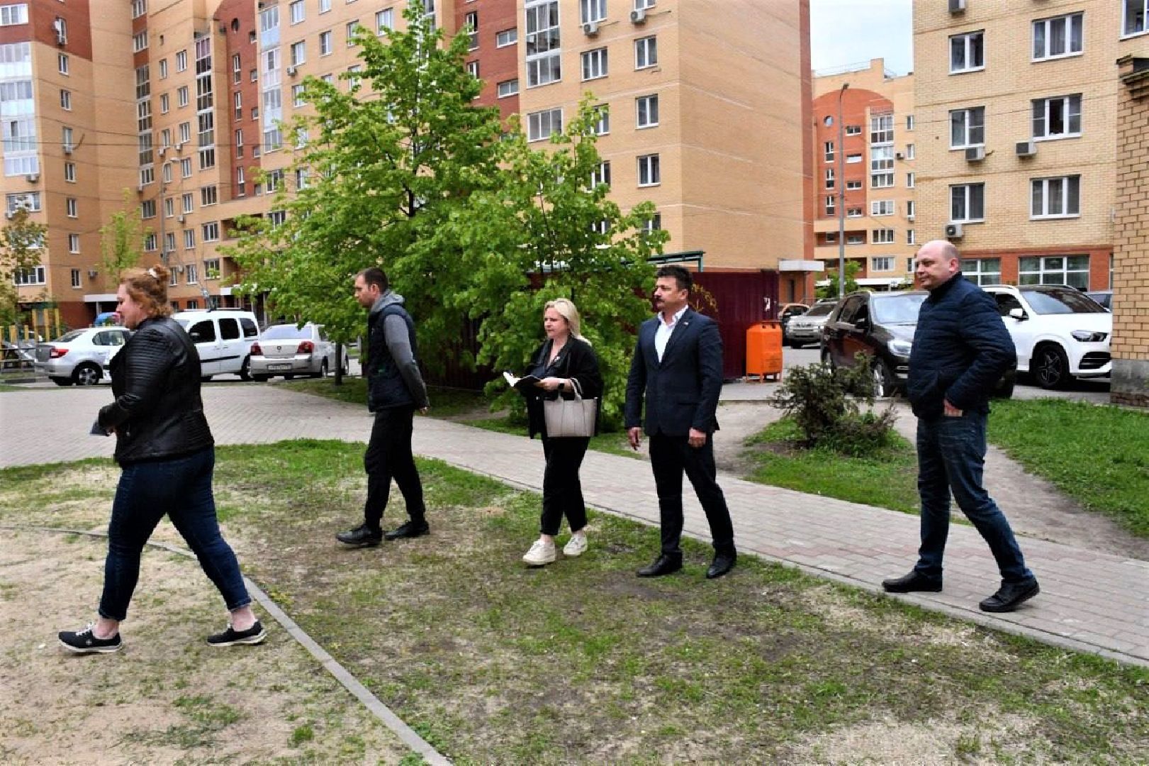 пеший обход, заместители главы городского округа, Григорий Грибанов, Ольга Алферова, график, еженедельно, Алла Дунаевич, ул Гризодубовой, ул Грищенко, ул луч, содержание территорий,