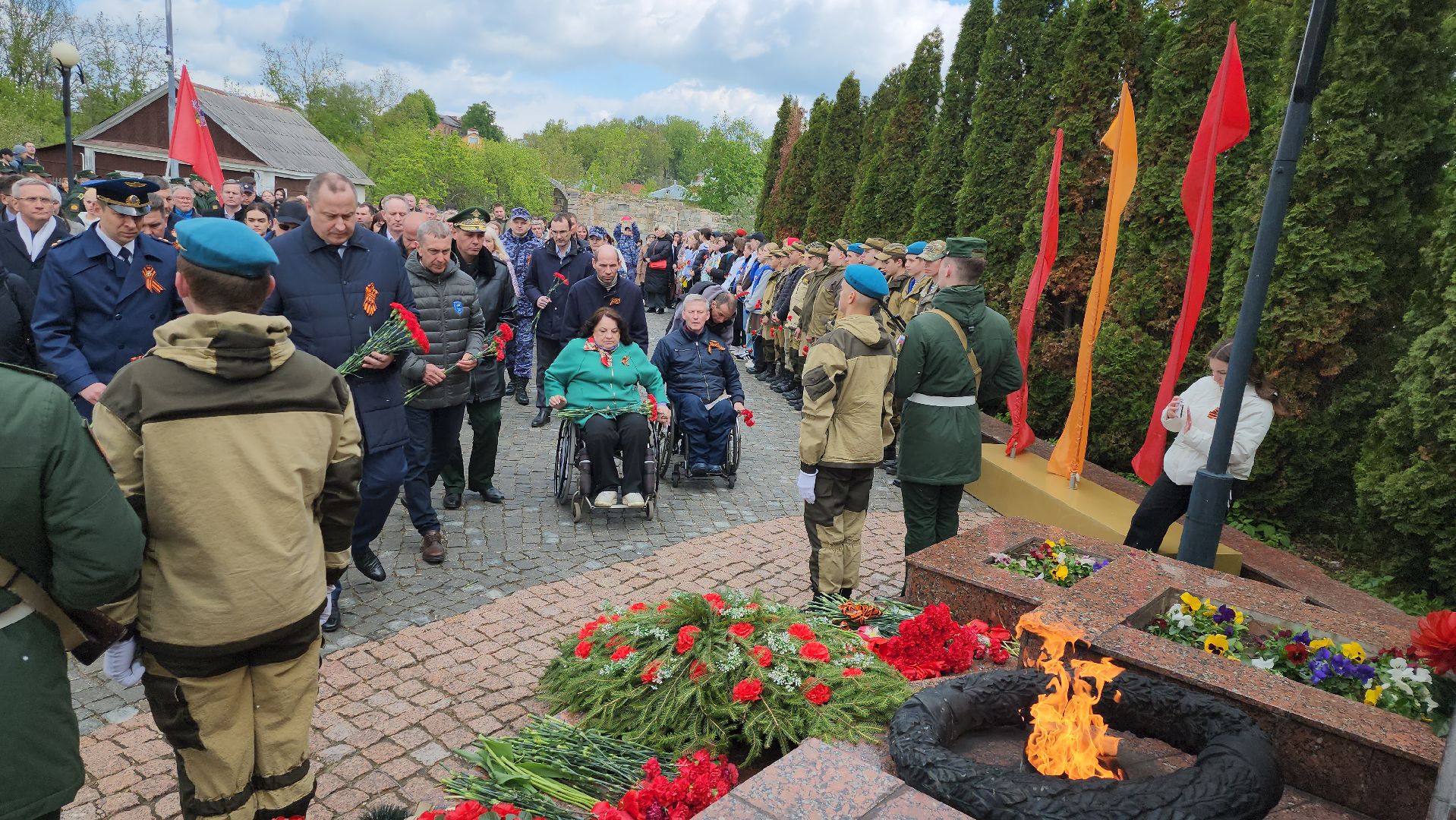 серпухов, подмосковье, 9 мая, возложение цветов, день победы, великая отечественная война,