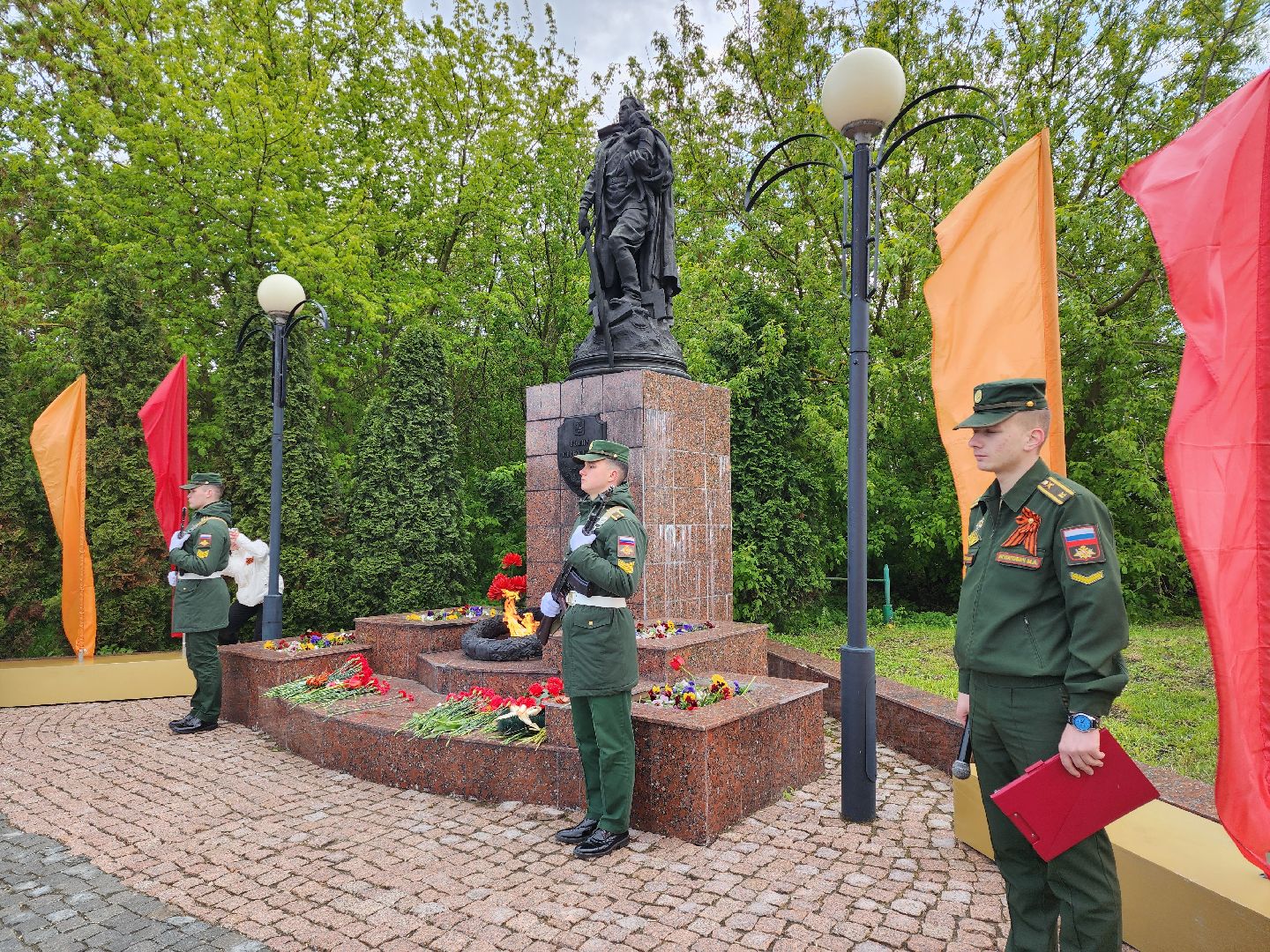 серпухов, подмосковье, 9 мая, возложение цветов, день победы, великая отечественная война,