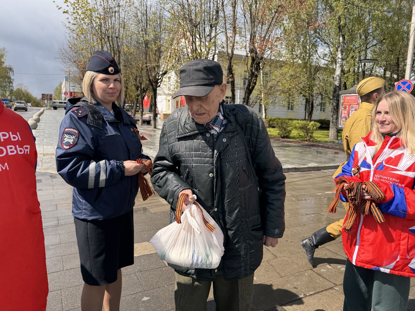 волонтеры, шаховская, георгиевская лента, георгиевская ленточка,