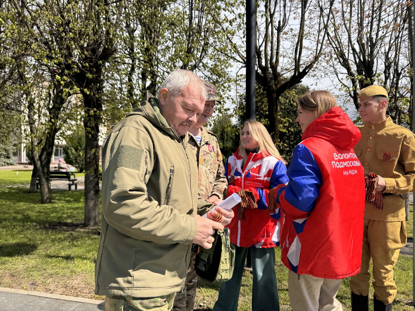волонтеры, шаховская, георгиевская лента, георгиевская ленточка,