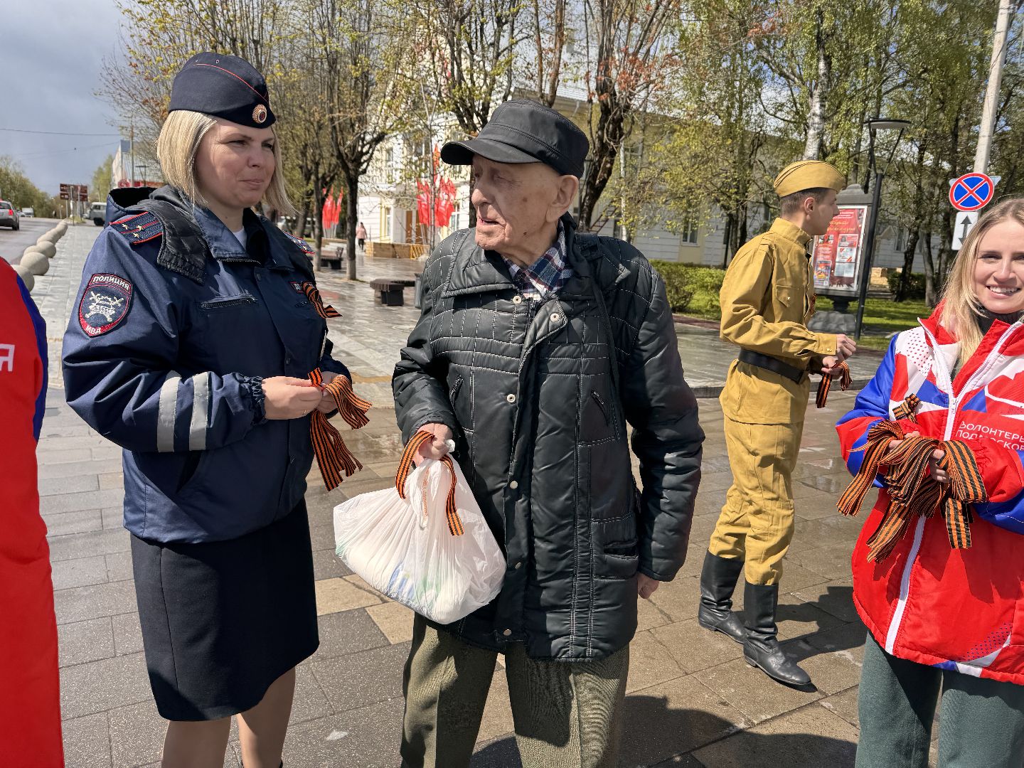 волонтеры, шаховская, георгиевская лента, георгиевская ленточка,