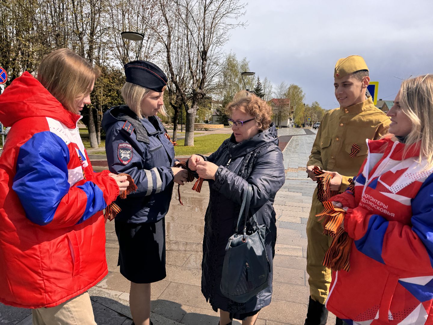волонтеры, шаховская, георгиевская лента, георгиевская ленточка,