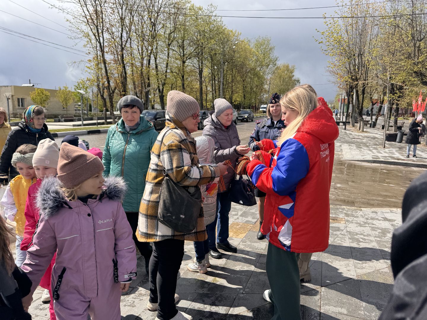 волонтеры, шаховская, георгиевская лента, георгиевская ленточка,