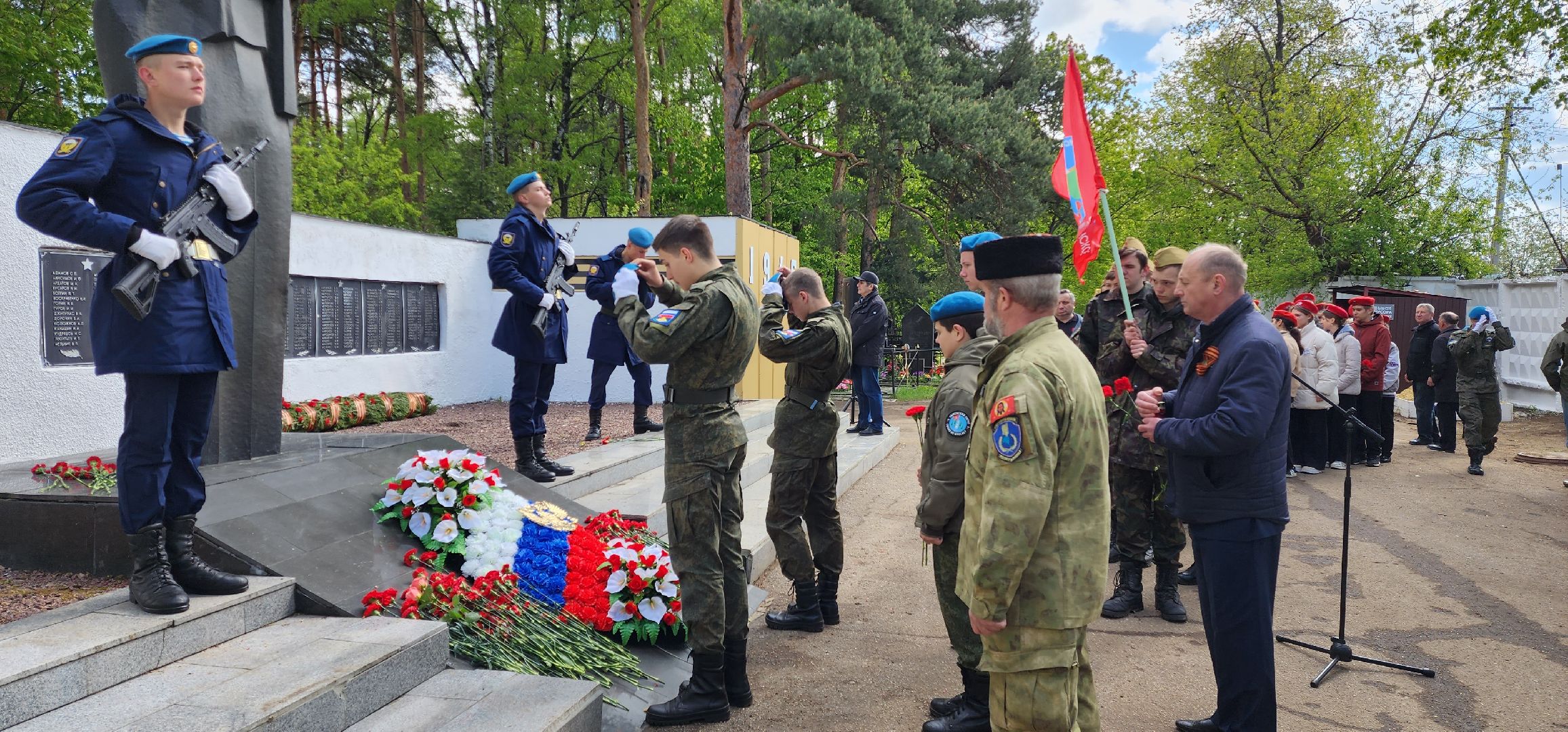 раменское, общество, памятное мероприятие на центральном городском кладбище, возложение цветов к мемориалу скорбящей матери,