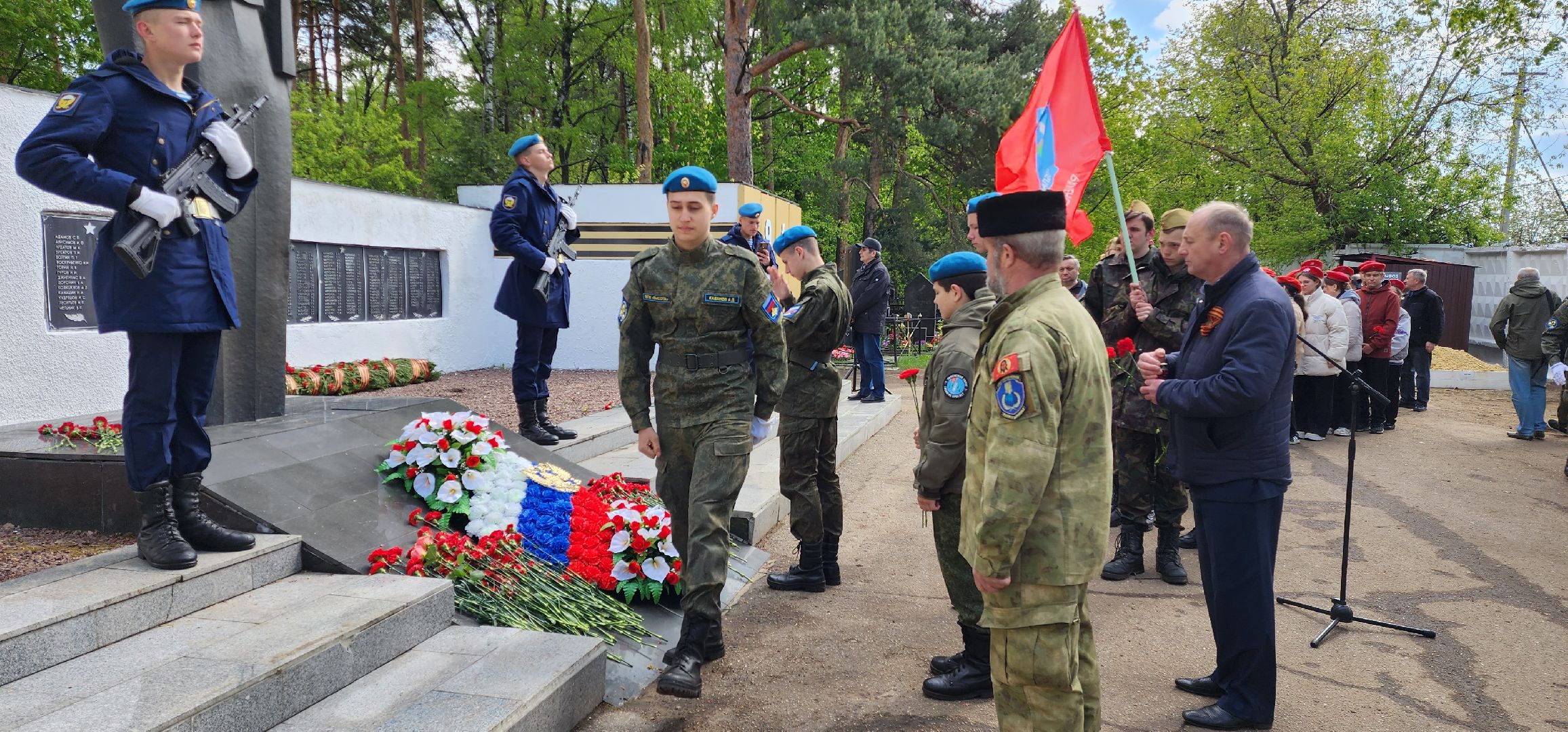 раменское, общество, памятное мероприятие на центральном городском кладбище, возложение цветов к мемориалу скорбящей матери,