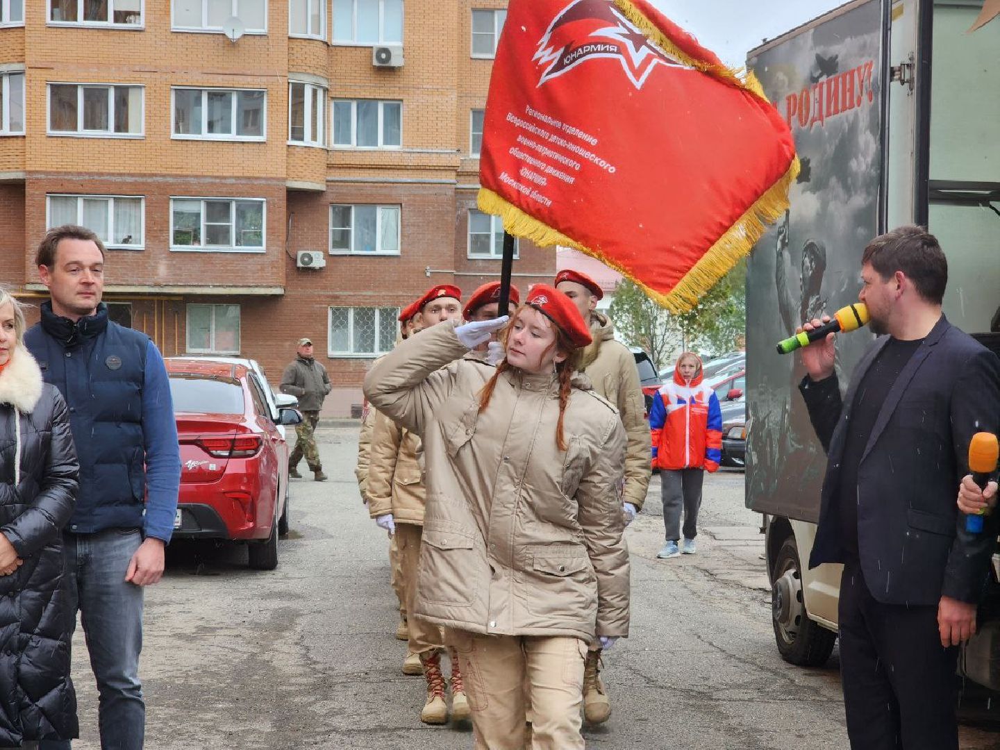 можайск, можайский городской округ, подмосковье, ветеран, день победы, 9 мая, фронтовые бригады, поздравления, глава округа, концерт во дворе,