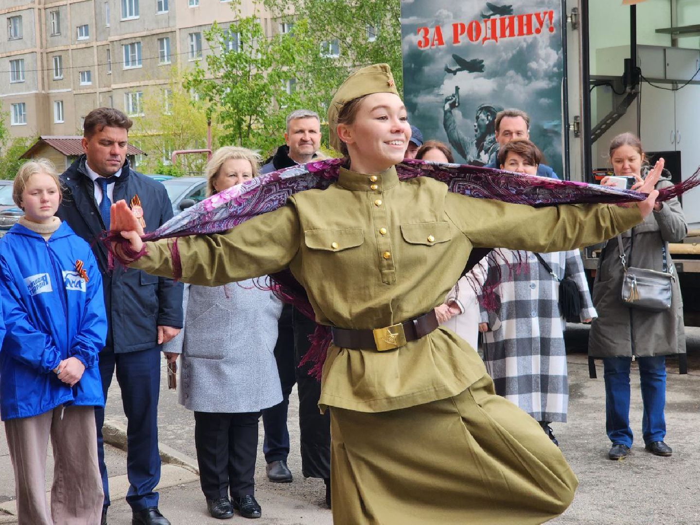 можайск, можайский городской округ, подмосковье, ветеран, день победы, 9 мая, фронтовые бригады, поздравления, глава округа, концерт во дворе,