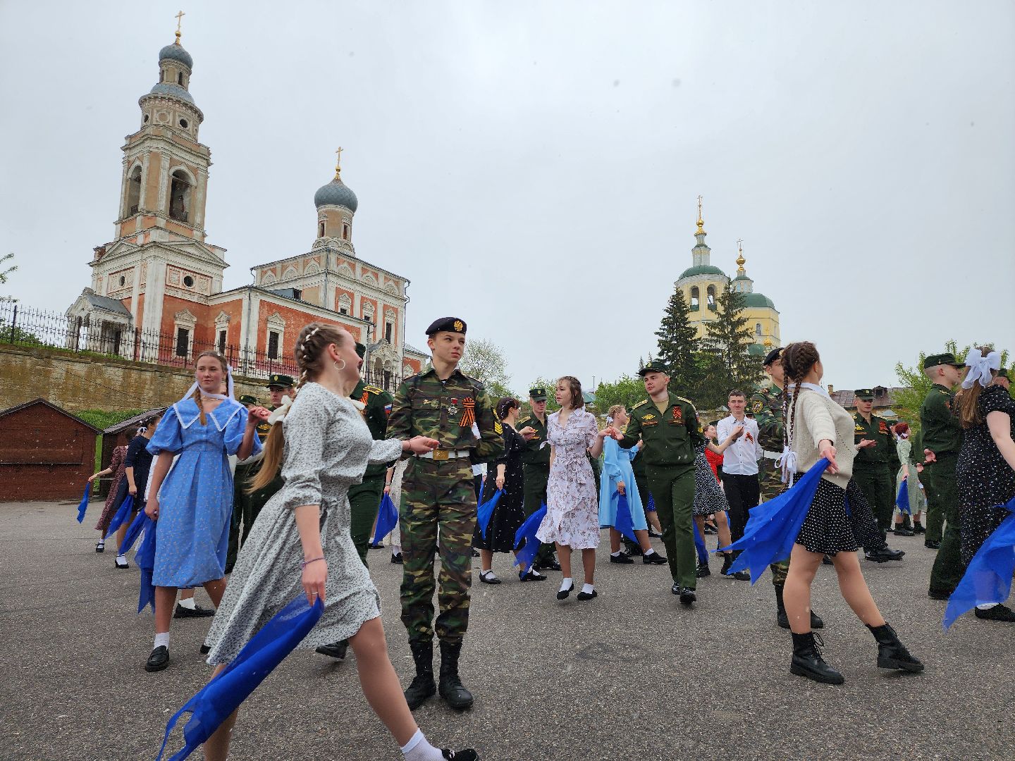серпухов, подмосковье, день победы, акция синий платочек, 9 мая, великая отечественная война, акции,