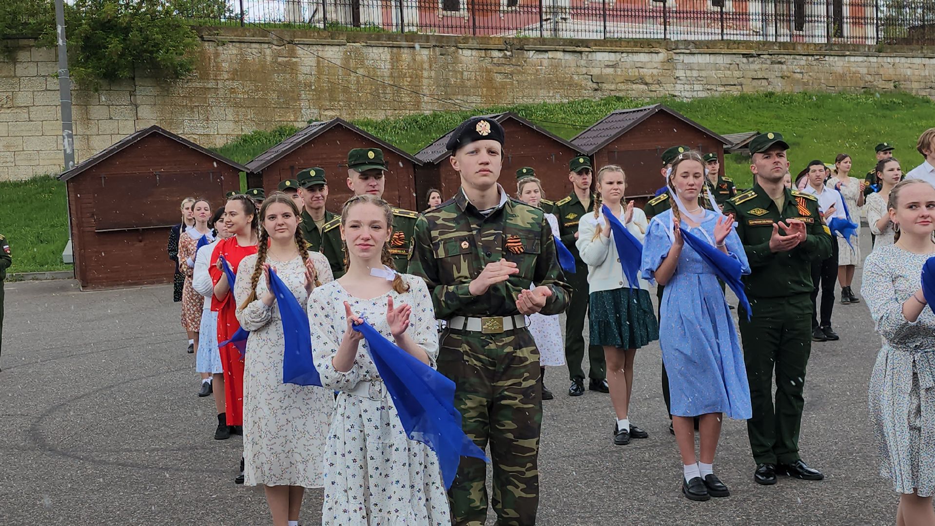 серпухов, подмосковье, день победы, акция синий платочек, 9 мая, великая отечественная война, акции,