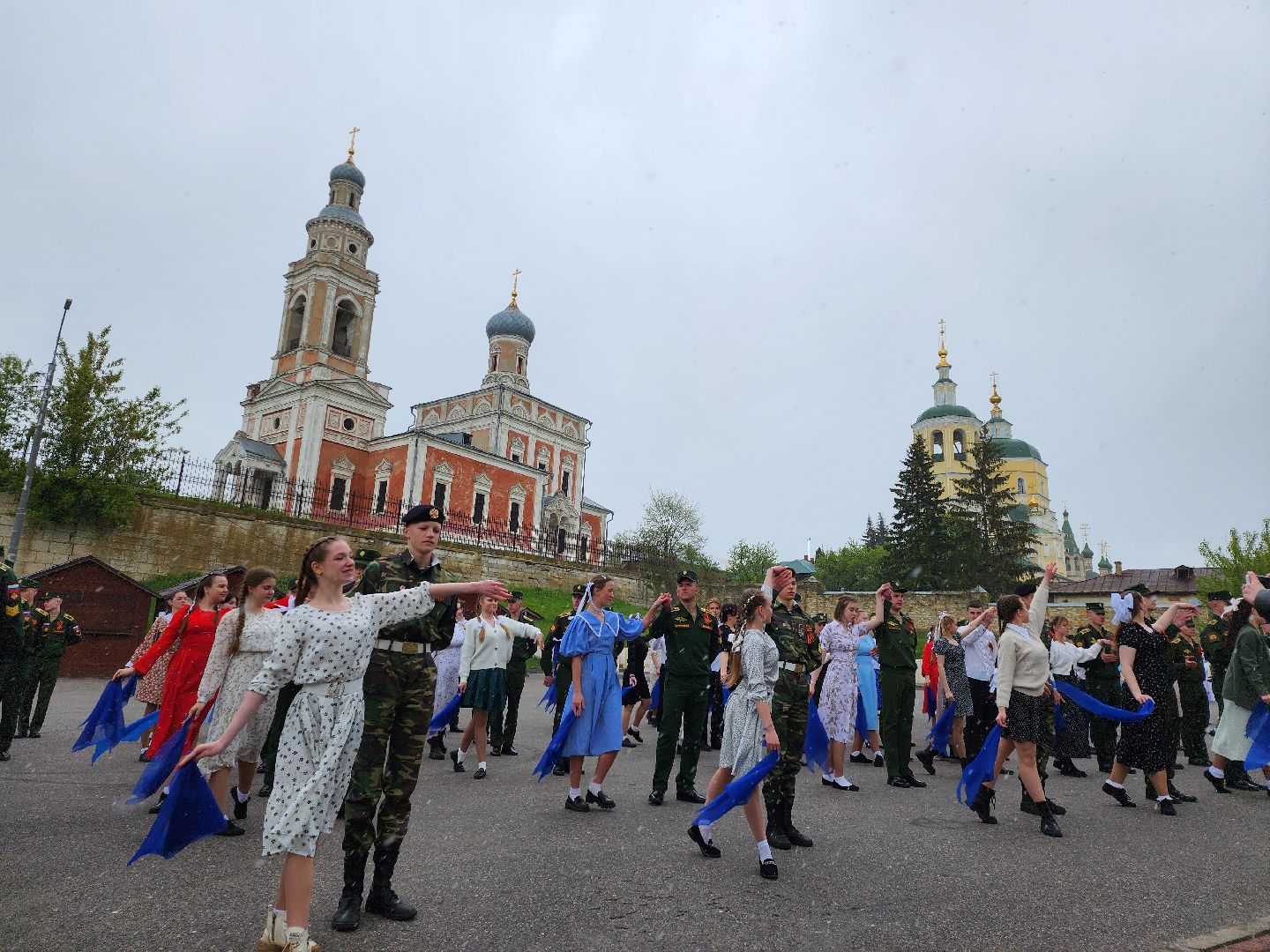 серпухов, подмосковье, день победы, акция синий платочек, 9 мая, великая отечественная война, акции,