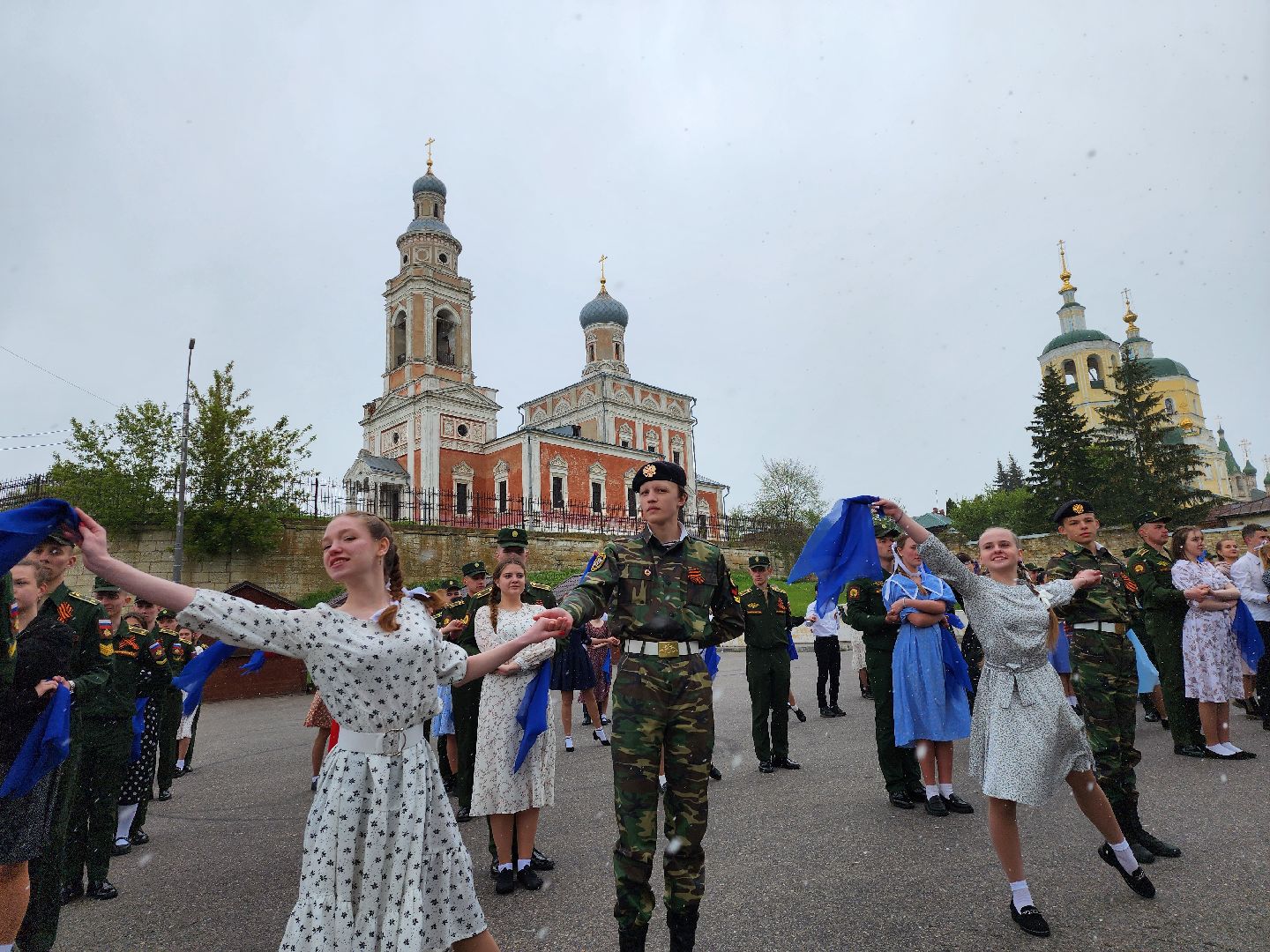 серпухов, подмосковье, день победы, акция синий платочек, 9 мая, великая отечественная война, акции,
