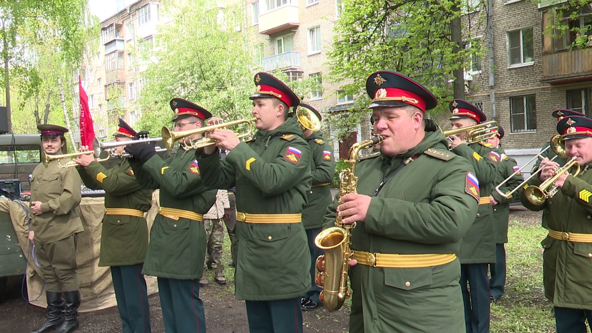 Реутов, день победы, праздник со слезами на глазах, парад у дома ветерана, я помню, я горжусь,ветераны войны,
