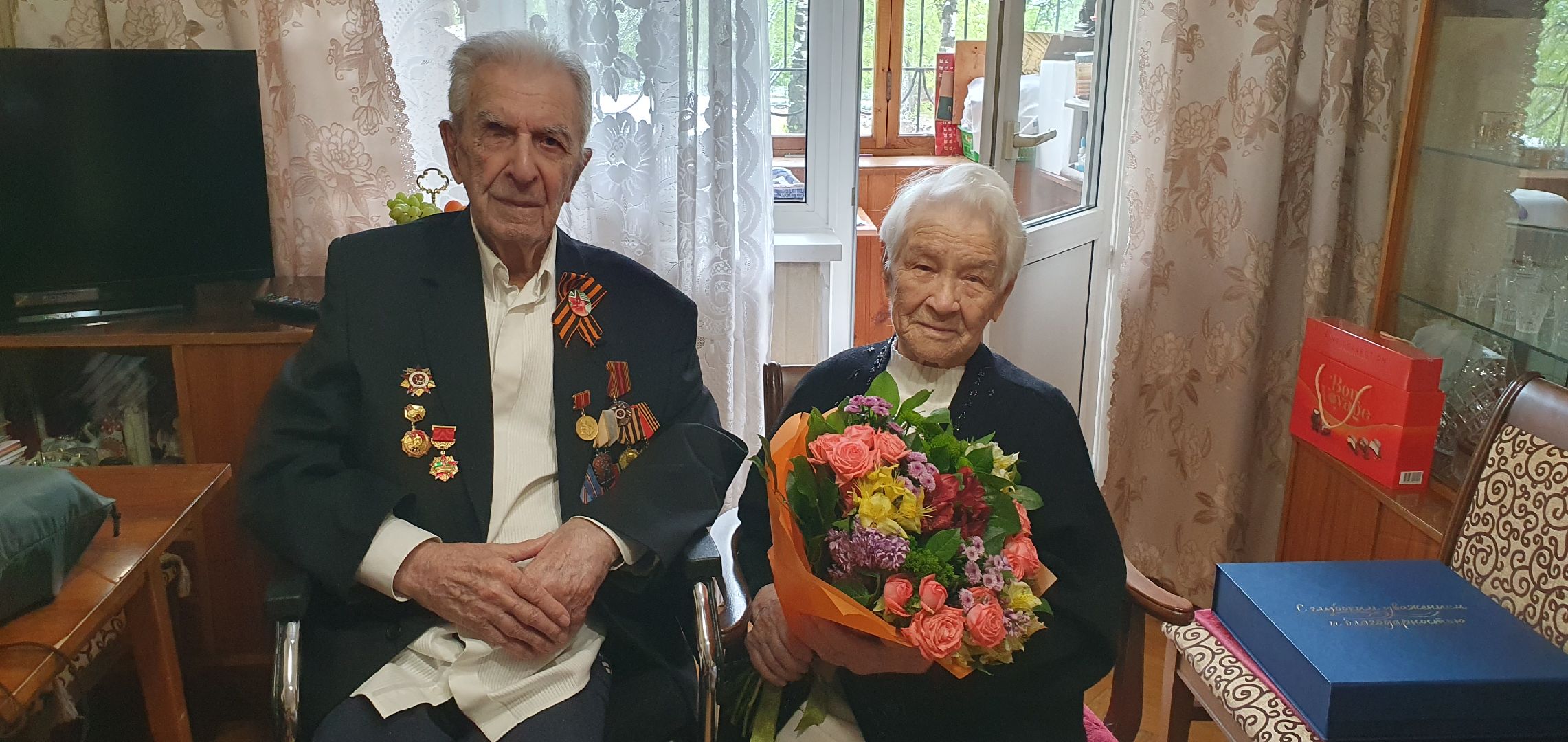 поздравление ветерана, концерт для ветерана, мытищи, концерт под окнами ветерана,