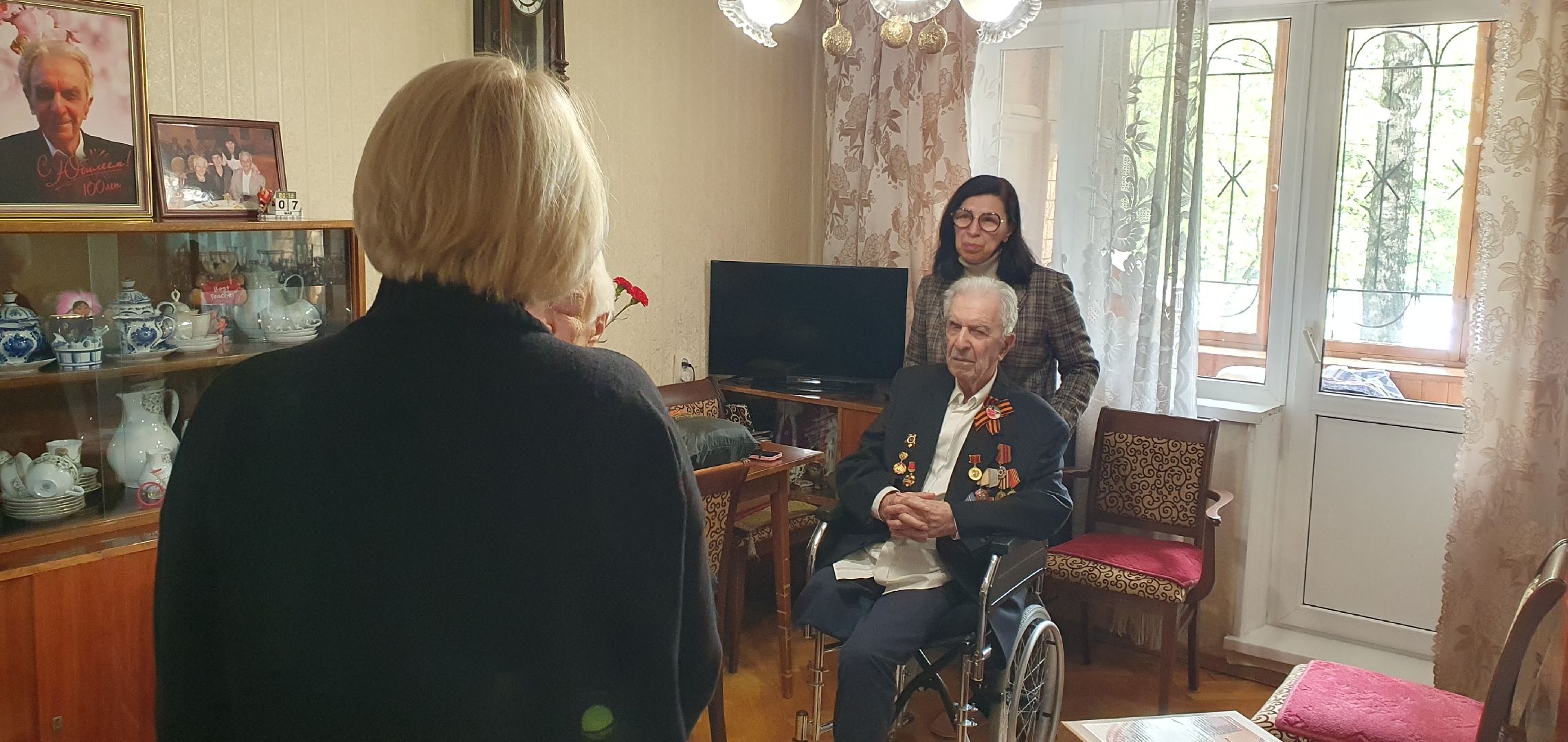 поздравление ветерана, концерт для ветерана, мытищи, концерт под окнами ветерана,