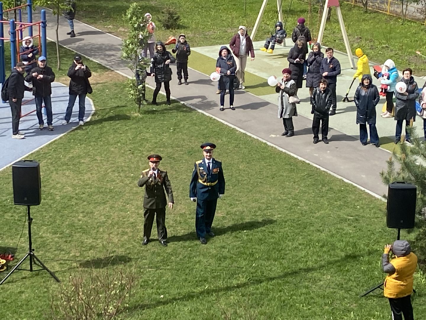 день победы во власихе, 9 мая день победы, концерт под окнами ветерана, волонтеры власихи, участник вов,