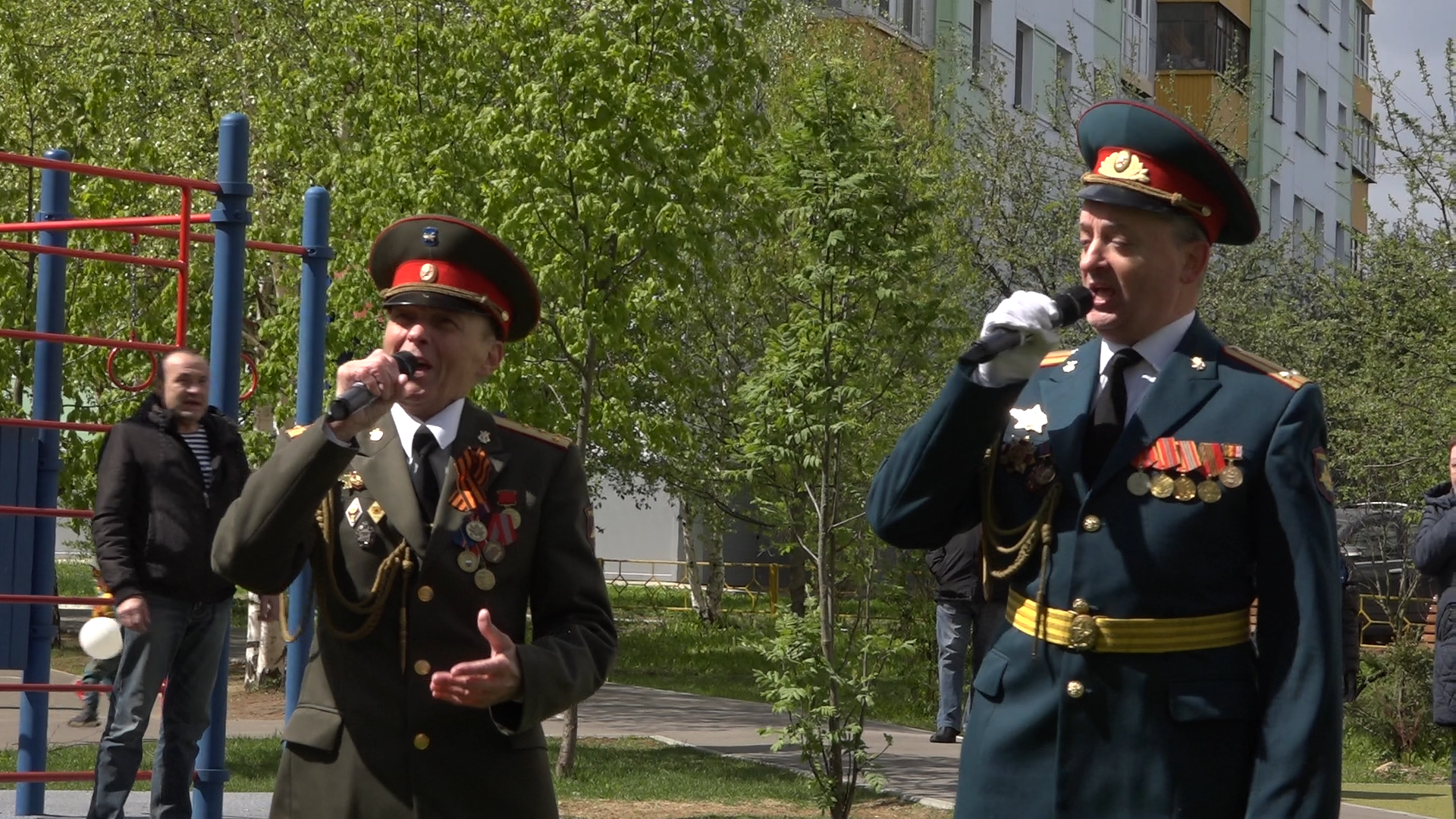 день победы во власихе, 9 мая день победы, концерт под окнами ветерана, волонтеры власихи, участник вов,