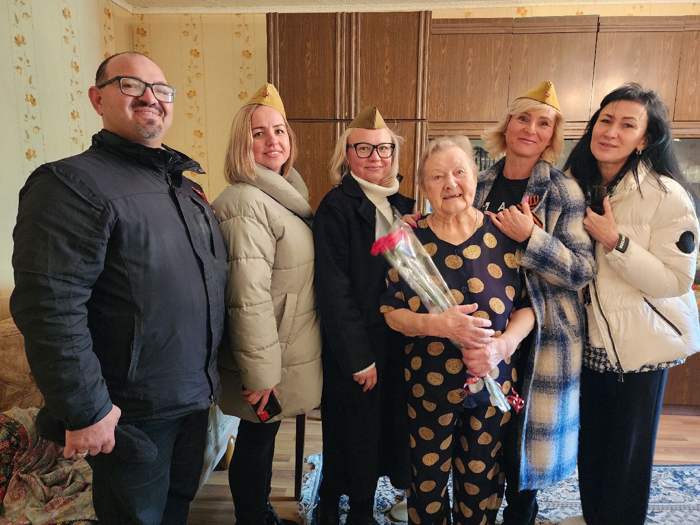 день победы, волонтеры, ветераны, ВОВ, поздравление ветерана, 9 мая,