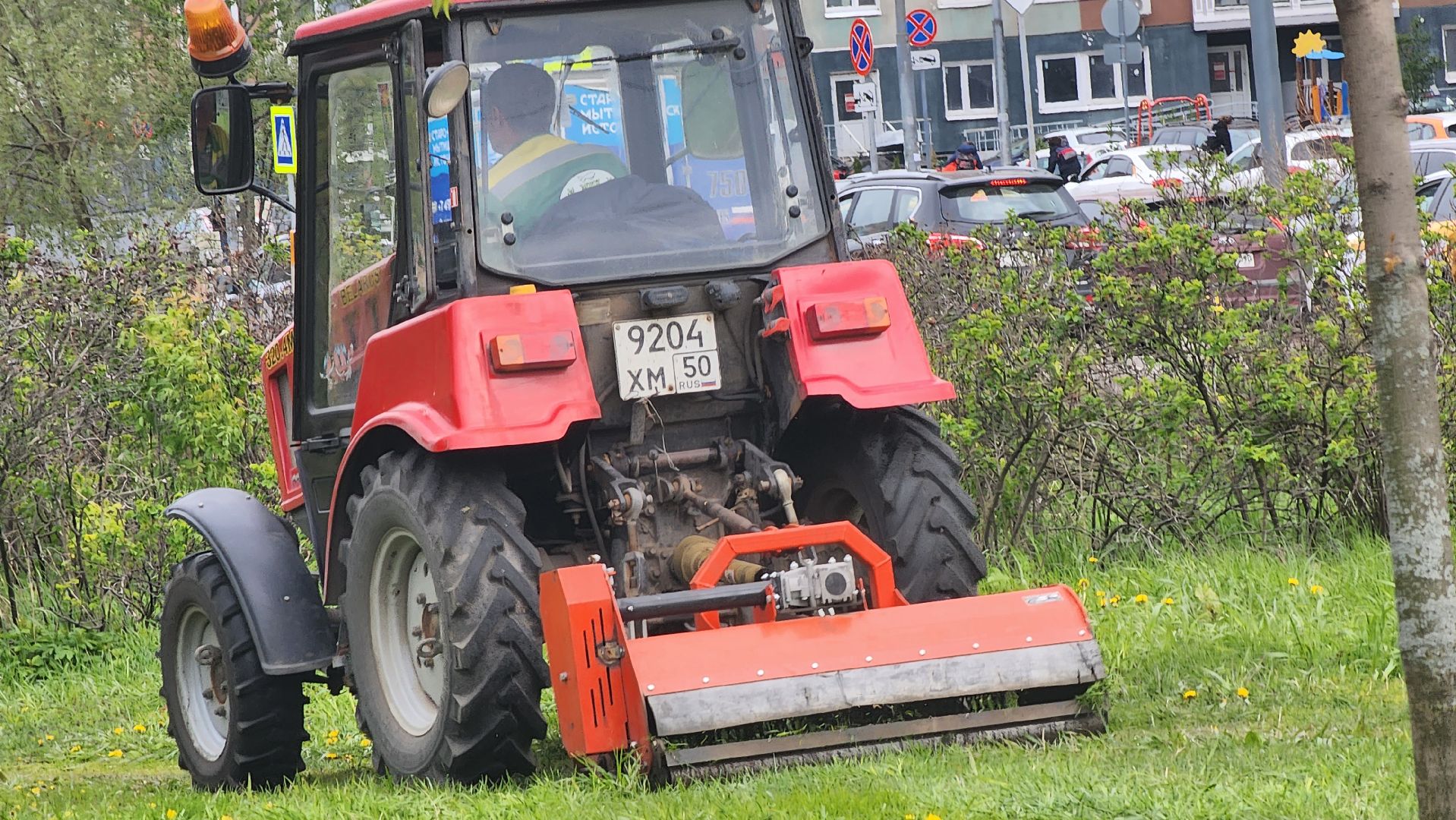 долгопрудный, коммунальная техника, покос травы, мбу благоустройство, Новый бульвар,