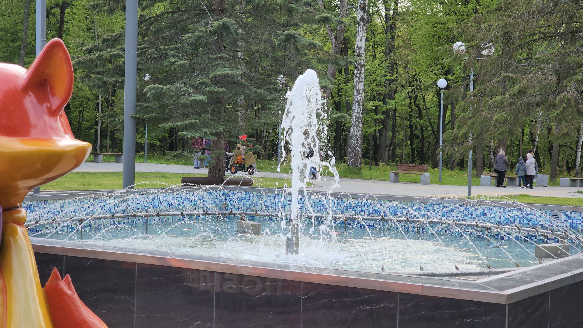 кашира, городской парк, день победы, 9 мая, надувная фигура, георгиевская лента, знамя победы,