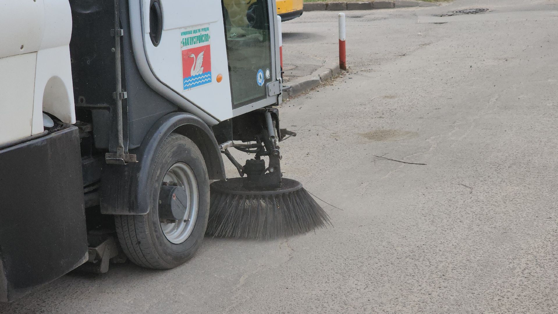 Долгопрудный, уборка мусора, подметально-вакуумная машина, трактор, мбу благоустройство,