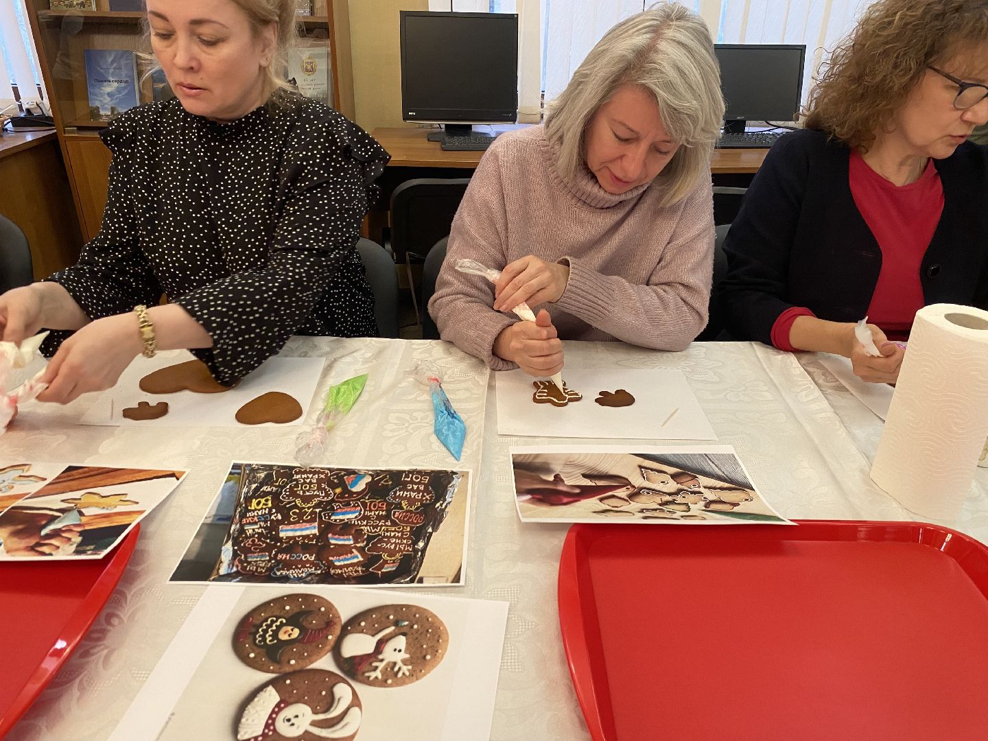 роспись пряников, пряник для бойцов, мбук компас власиха, библиотека Власиха, мастер-класс по росписи пряников,