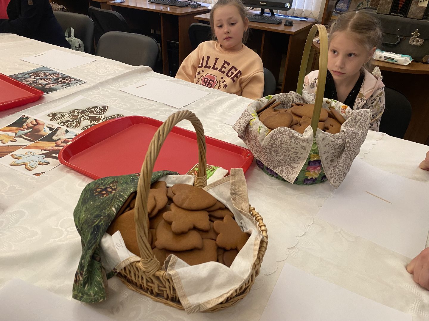 роспись пряников, пряник для бойцов, мбук компас власиха, библиотека Власиха, мастер-класс по росписи пряников,