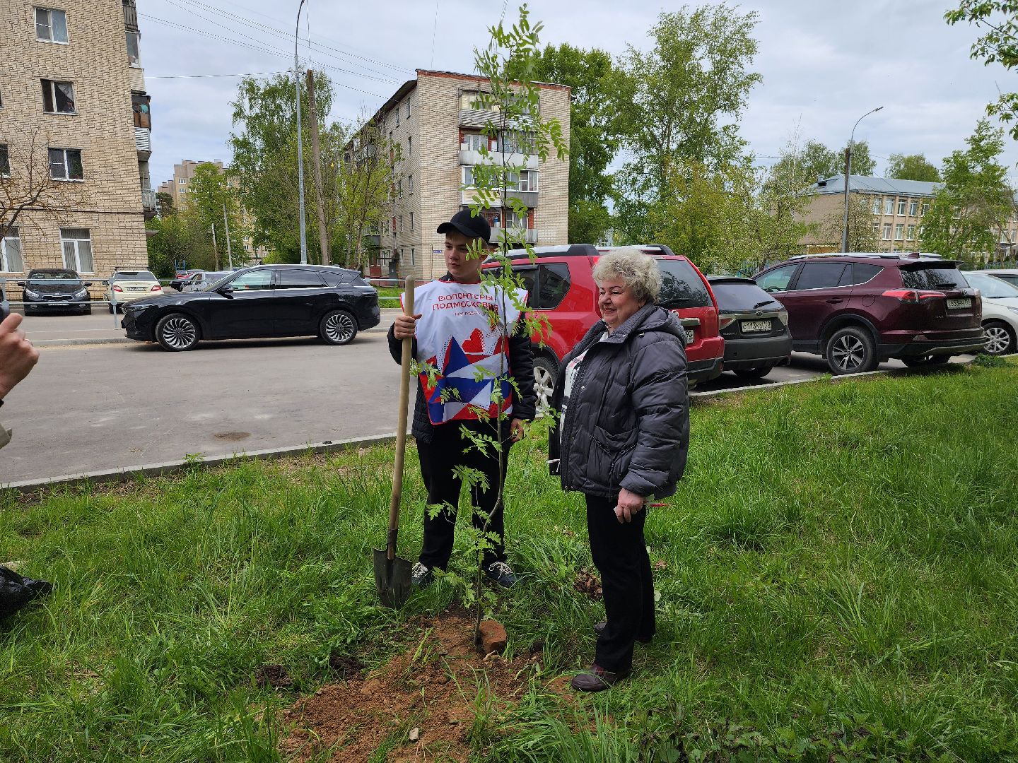 серпухов, поселок большевик, аллея памяти, день победы, юноармейцы, школьники, депутат-эколог,