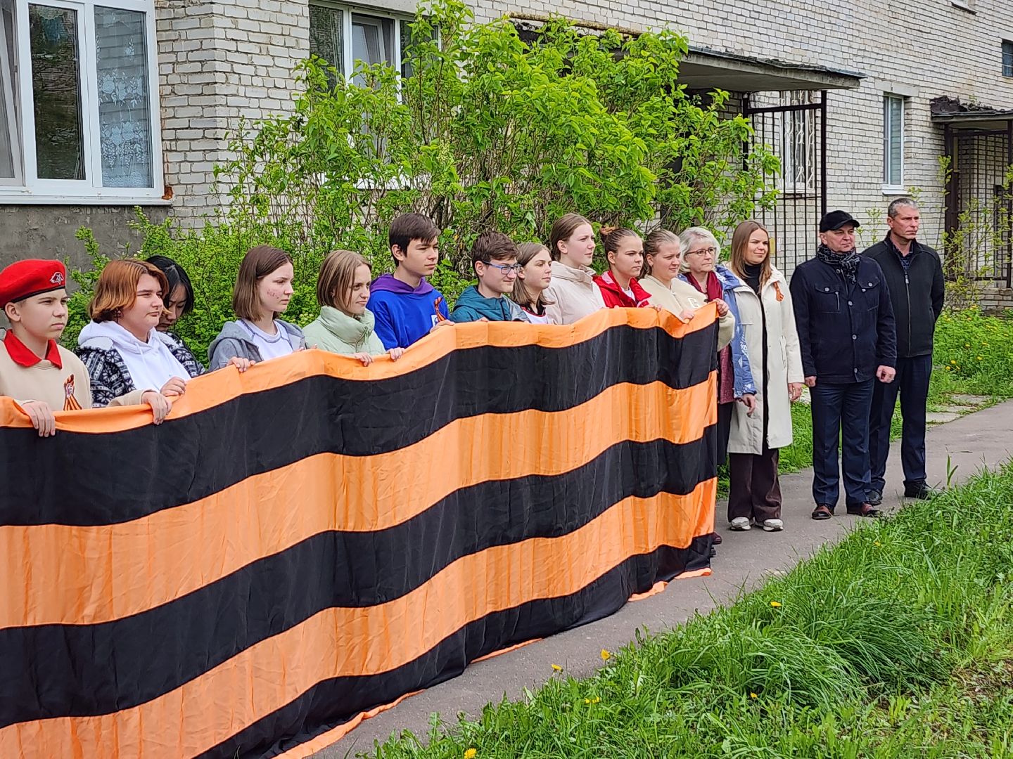 серпухов, поселок большевик, аллея памяти, день победы, юноармейцы, школьники, депутат-эколог,