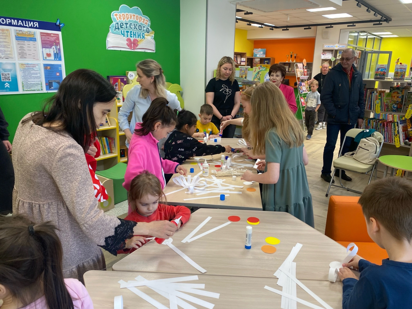 Библиотека, Домодедово, Подмосковье, культура, Дворец культуры, ГДКиС Мир, Дом культуры Мир,