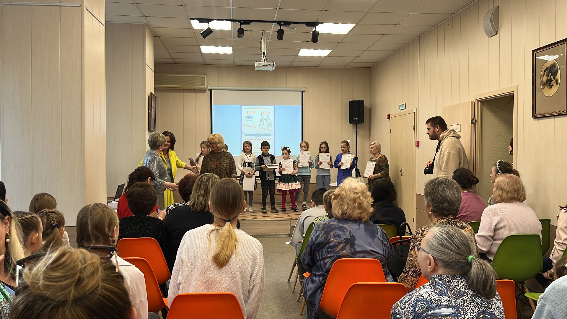 конкурс, рисунки, чтение, семья, конкурс рисунков, читающая семья,