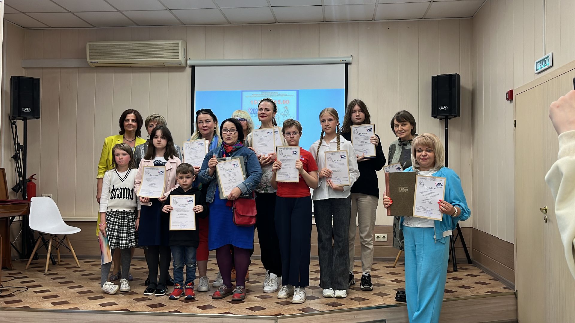 конкурс, рисунки, чтение, семья, конкурс рисунков, читающая семья,