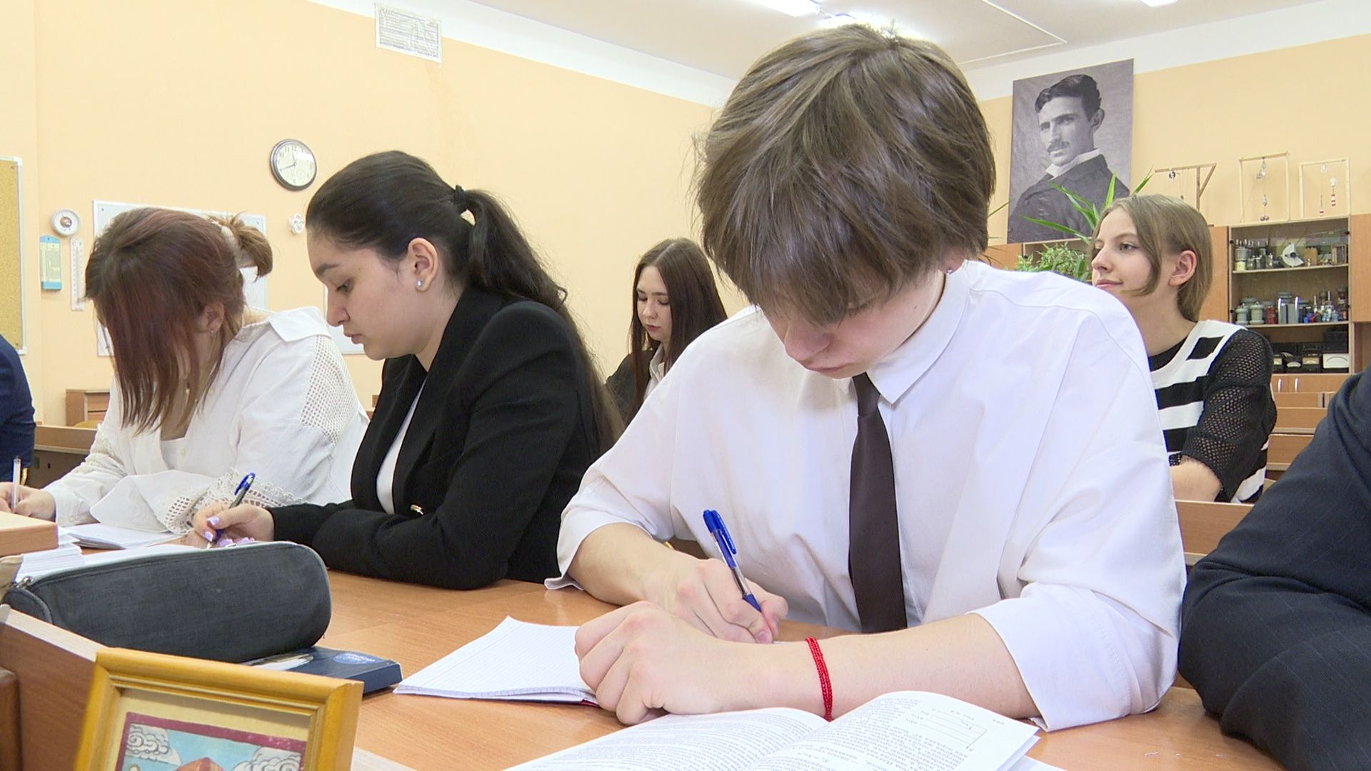 Реутов, образование, школы 10, учитель года, физика, Юрий Уробушкин,