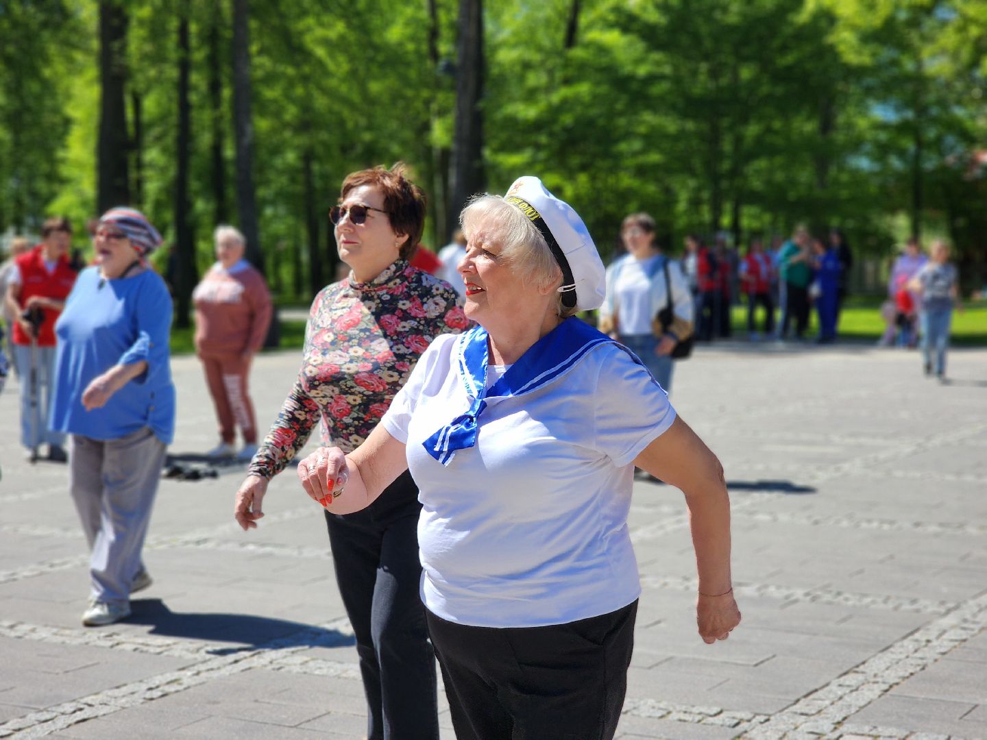 воскресенск, скандинавская ходьба, активное долголетие, парк кривякино,