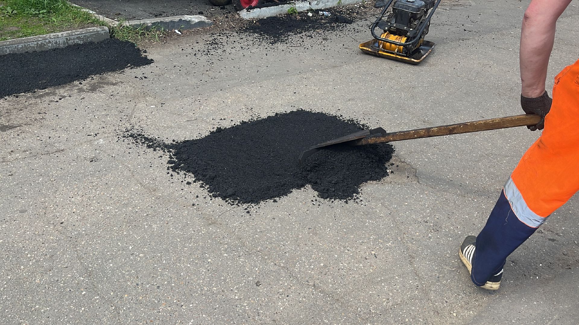 ямы, ямочный ремонт, ремонт дорог, дороги,