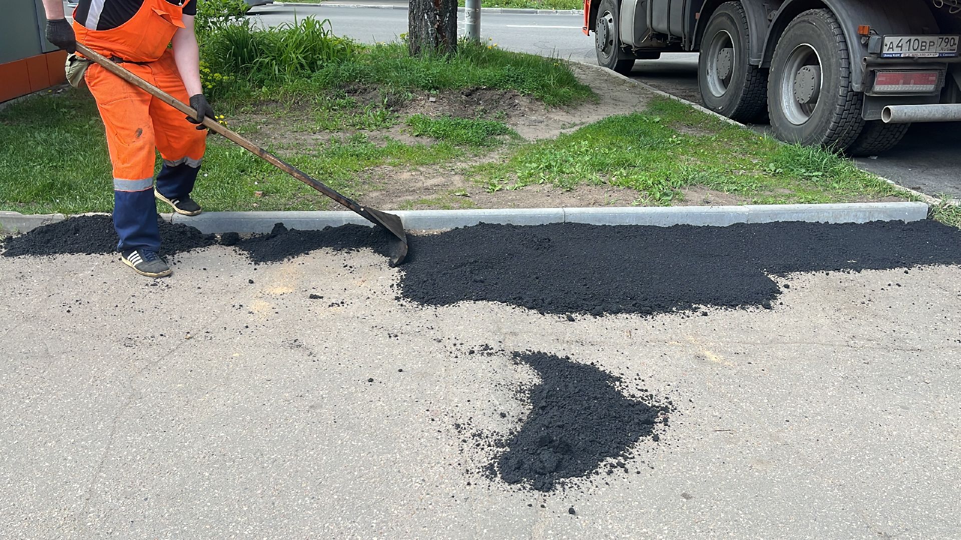 ямы, ямочный ремонт, ремонт дорог, дороги,