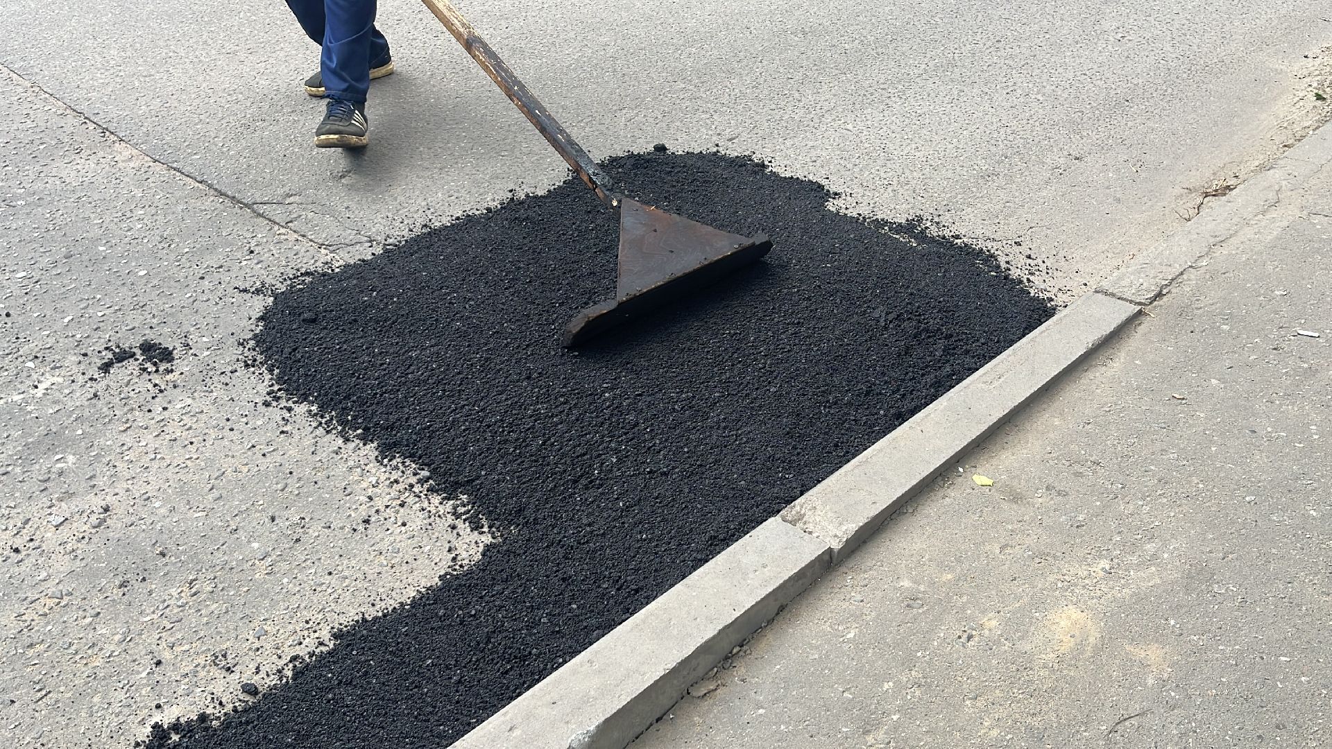 ямы, ямочный ремонт, ремонт дорог, дороги,