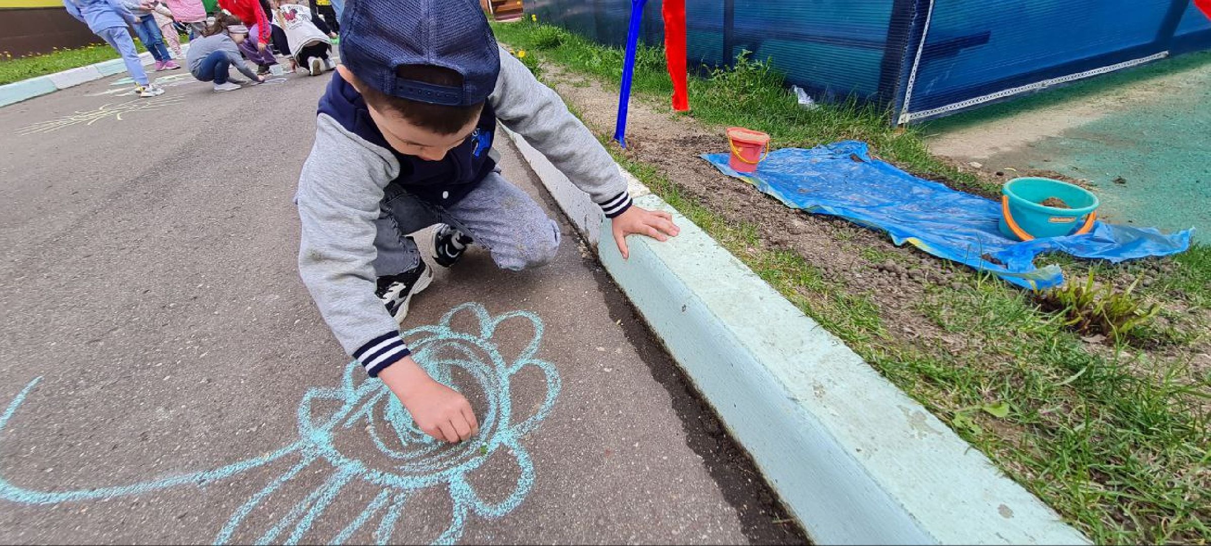 Реутов, образование, традиции, посадка кустарников, аллея выпускников,
