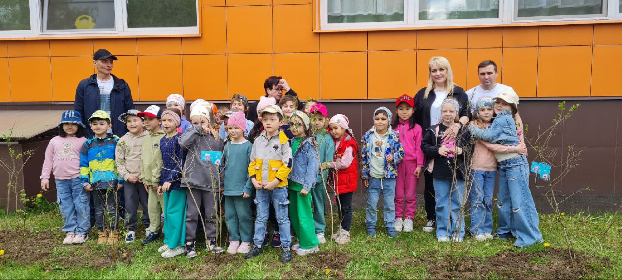 Реутов, образование, традиции, посадка кустарников, аллея выпускников,