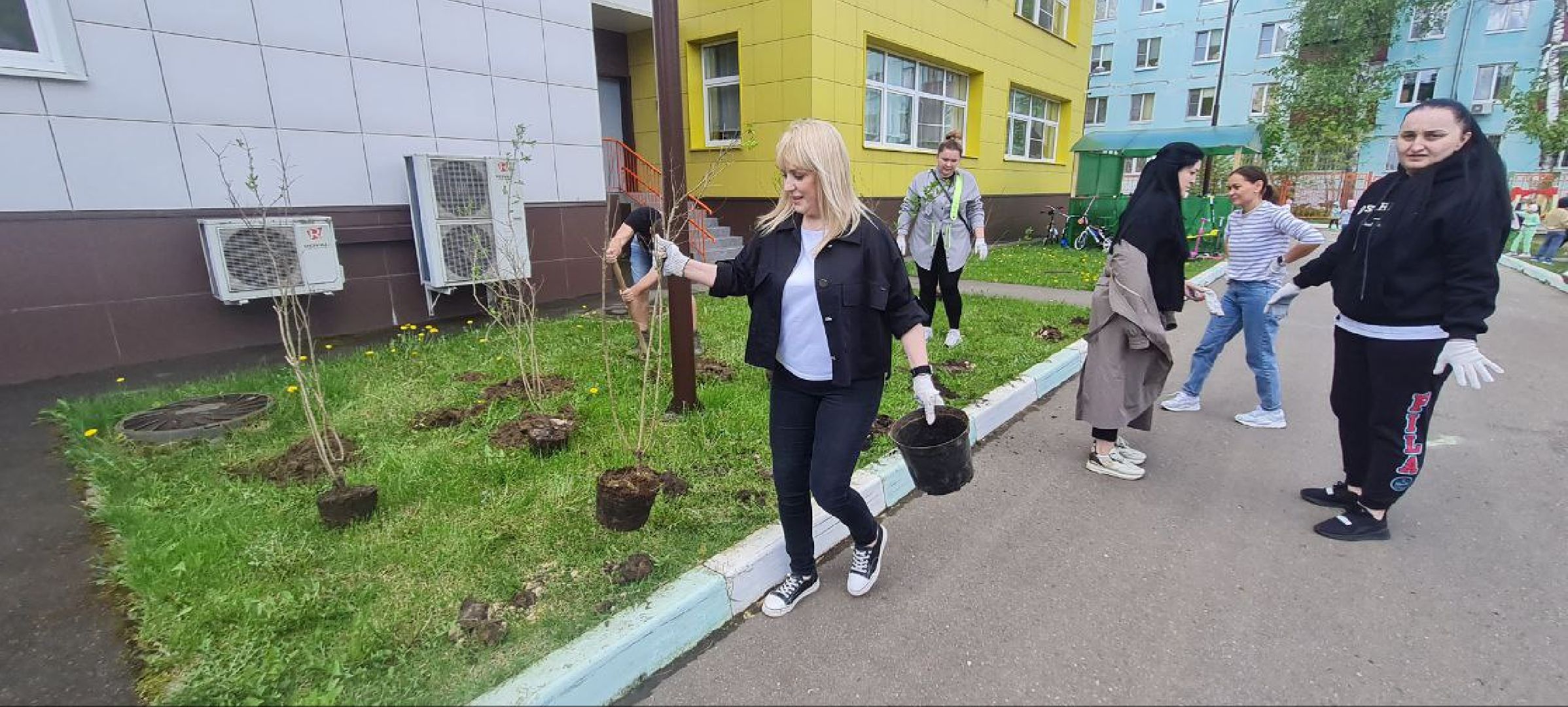 Реутов, образование, традиции, посадка кустарников, аллея выпускников,