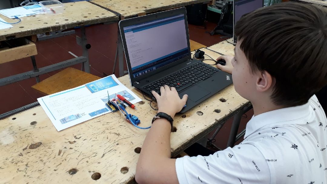 Лобня, образование, роботы