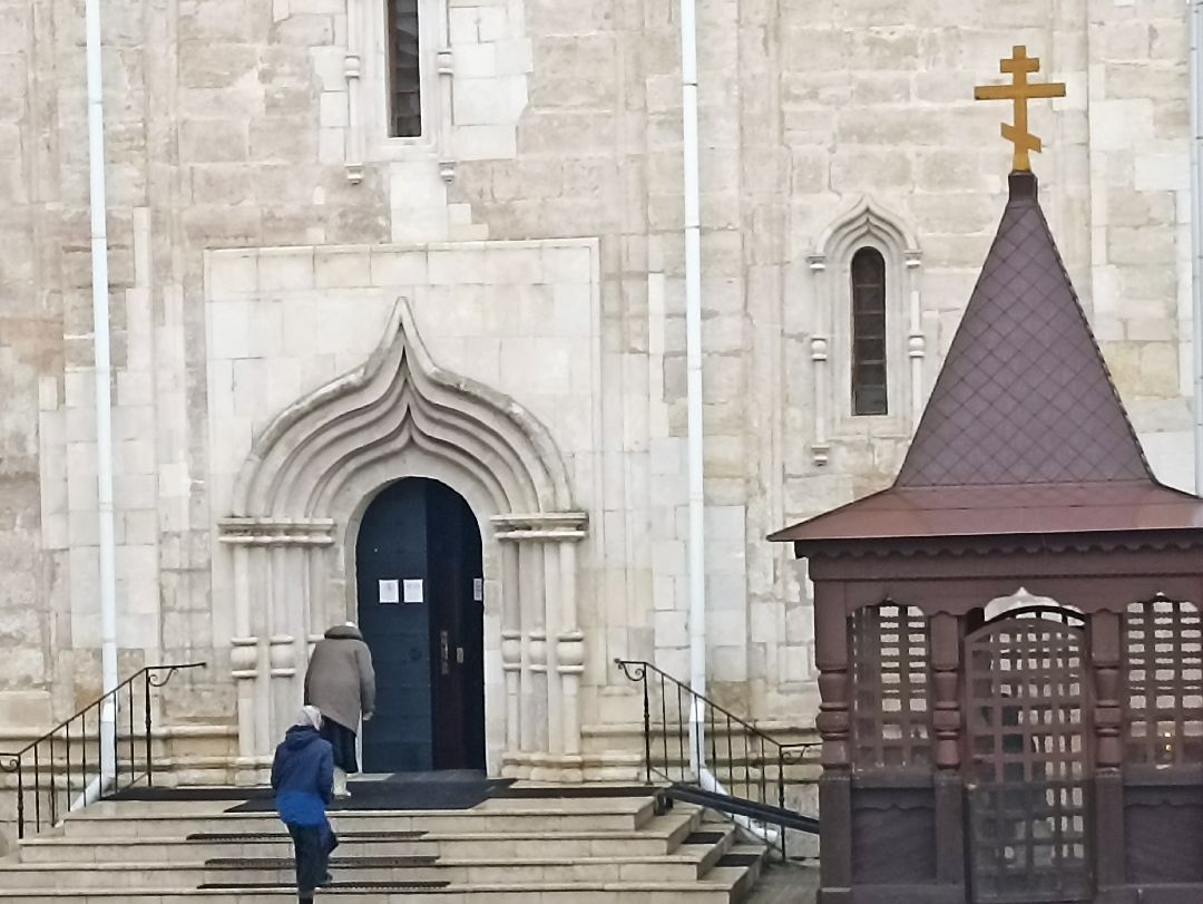 Серпухов, павлины, весна