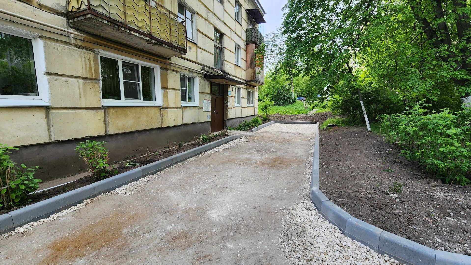 кашира, ул садовая, ул московская, благоустройство двора, парковки, тротуар, бордюрный камень,