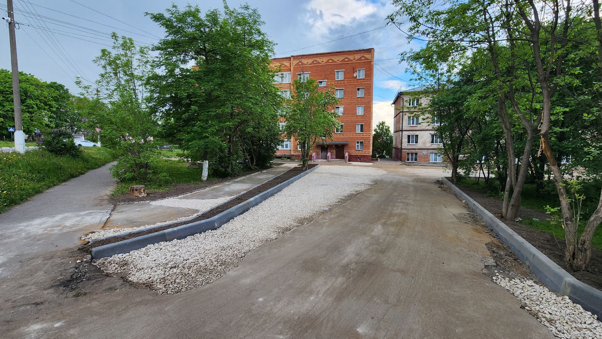 кашира, ул садовая, ул московская, благоустройство двора, парковки, тротуар, бордюрный камень,