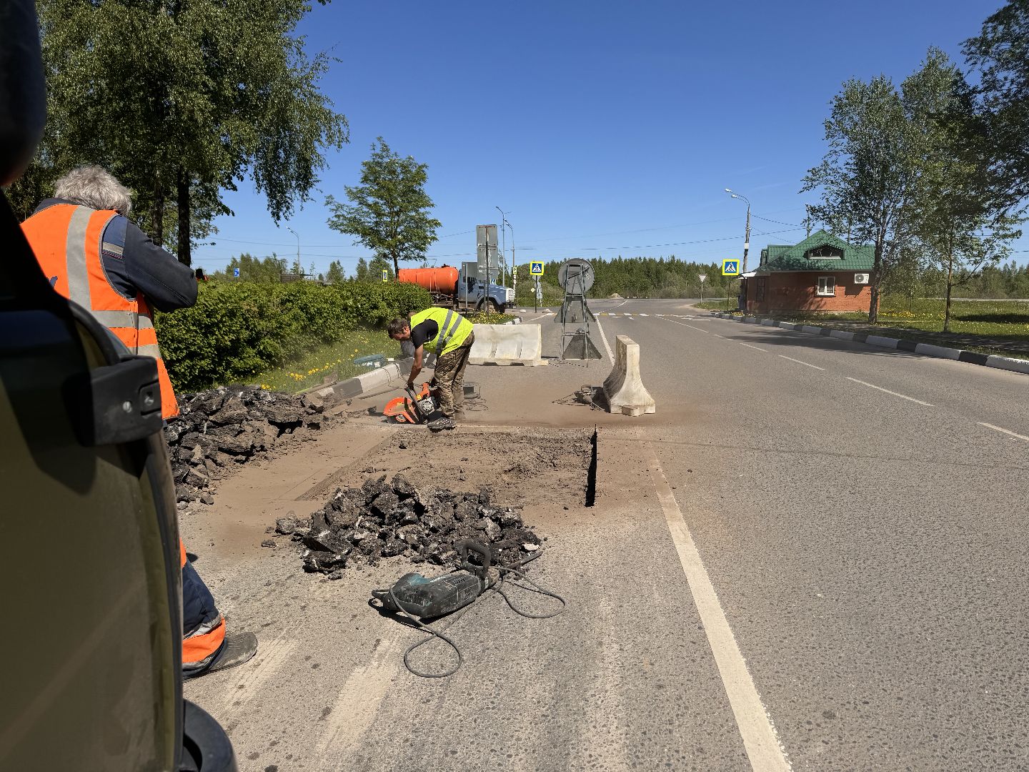 шаховская, замена люка, коммунальная служба,